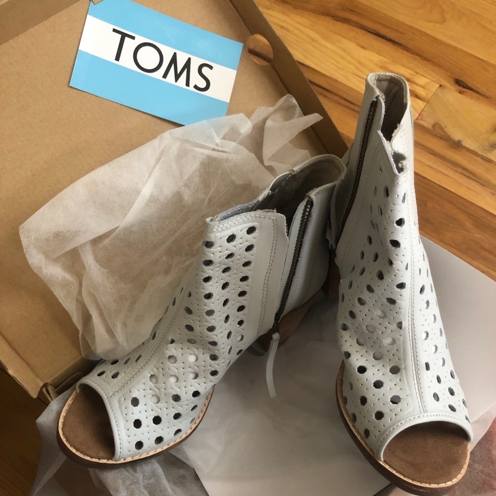 TOMS open toed ankle boots - light gray/white